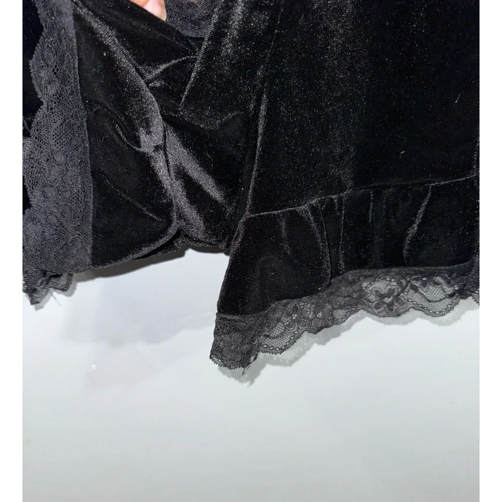 Cosmic Aura Black velvet lace romper - Picture 6 of 9